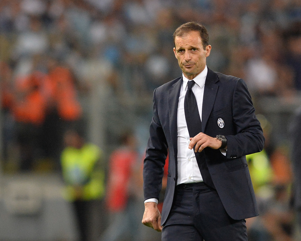 冲刺阶段德甲传出新动向；塞维利亚临场应变；管理层表态——更衣室稳定；身体对抗强度拉满 -lol赛事竞猜